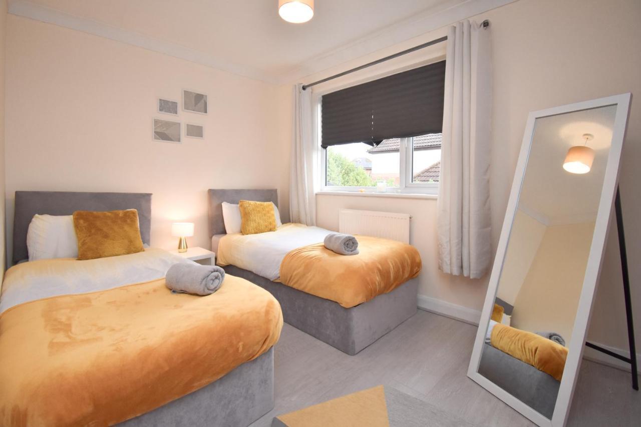 Contractor Accommodation- Central Mk Location Spacious Garden Fast Wifi Parking Milton Keynes Kültér fotó