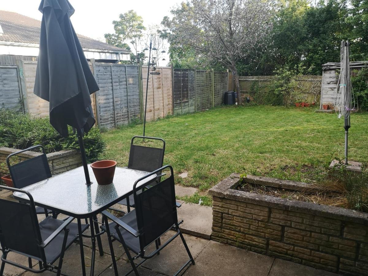 Contractor Accommodation- Central Mk Location Spacious Garden Fast Wifi Parking Milton Keynes Kültér fotó