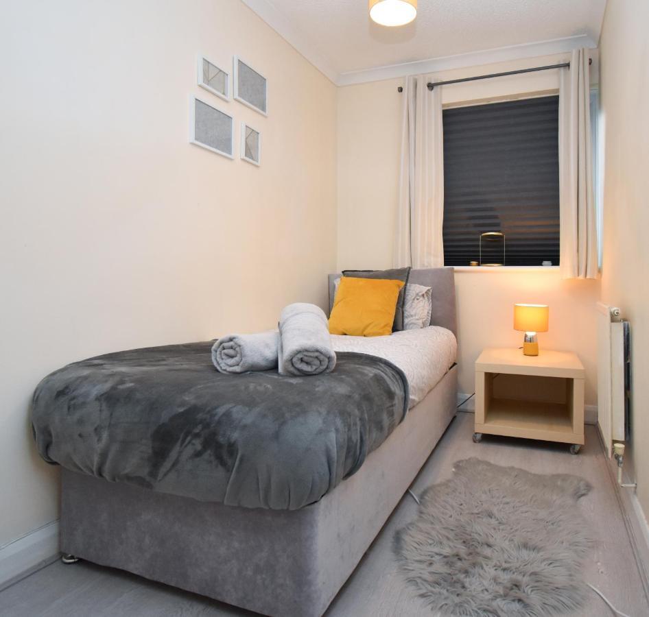 Contractor Accommodation- Central Mk Location Spacious Garden Fast Wifi Parking Milton Keynes Kültér fotó